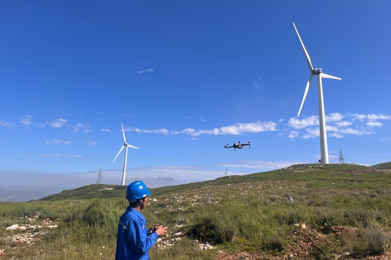 無人機助力山西忻州風電場風機巡檢(圖1) 無人機助力山西忻州風電場風機巡檢(圖1)