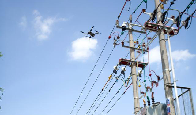 國網寧夏電力配電網首次無人機自主巡檢(圖1) 國網寧夏電力配電網首次無人機自主巡檢(圖1)