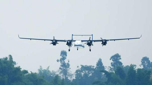 國產大型四發無人機成功首飛(圖1) 國產大型四發無人機成功首飛(圖1)