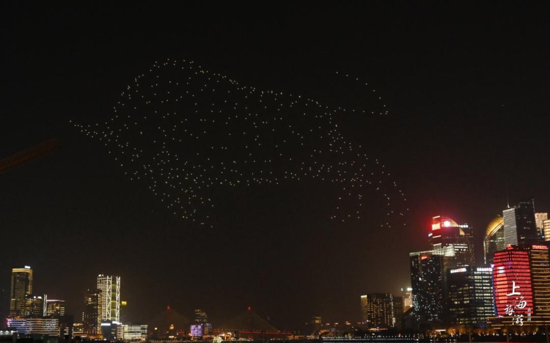 數百架光影無人機亮相黃浦江、蘇州河交匯處(圖6) 數百架光影無人機亮相黃浦江、蘇州河交匯處(圖6)