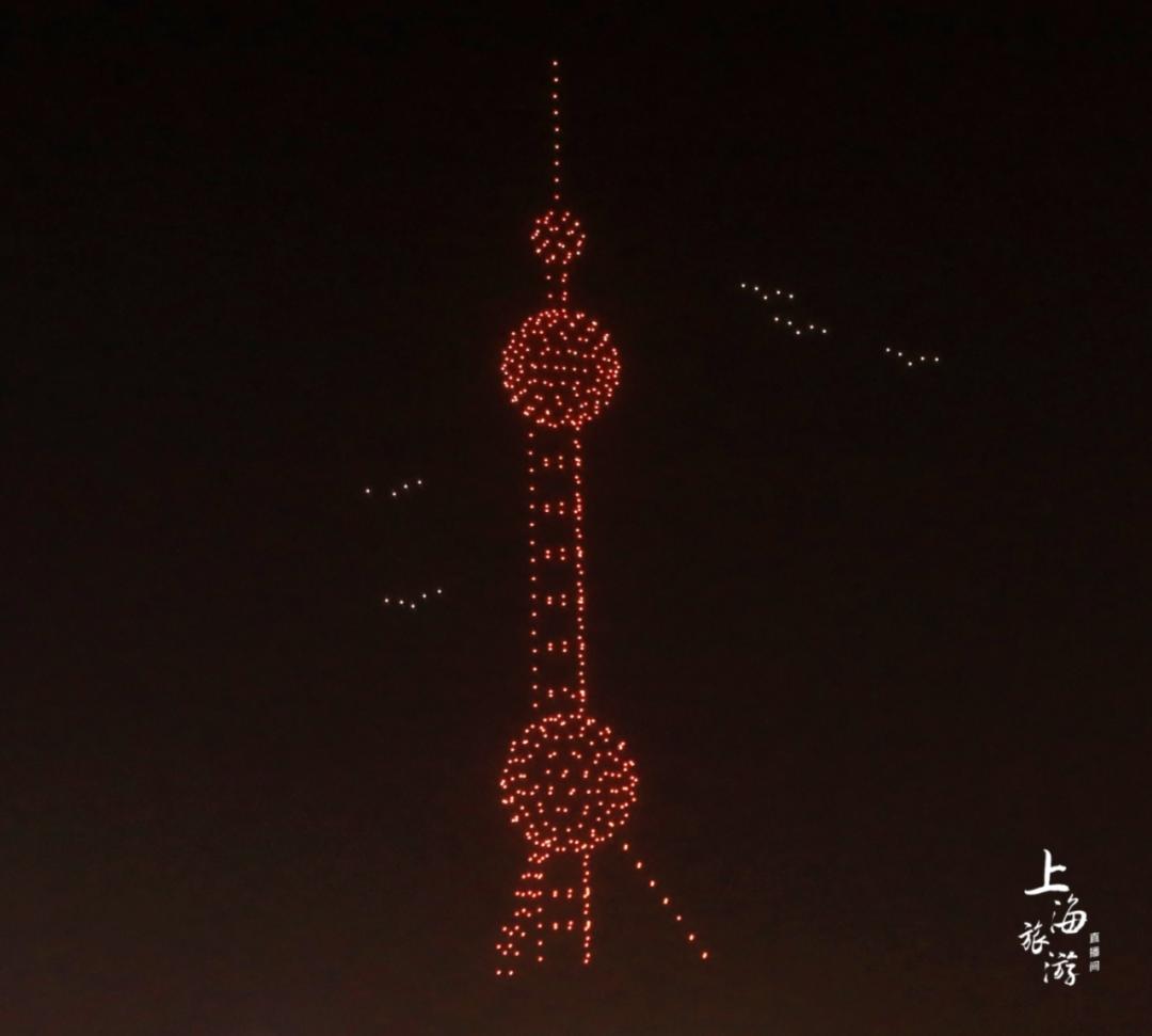 數百架光影無人機亮相黃浦江、蘇州河交匯處(圖5) 數百架光影無人機亮相黃浦江、蘇州河交匯處(圖5)